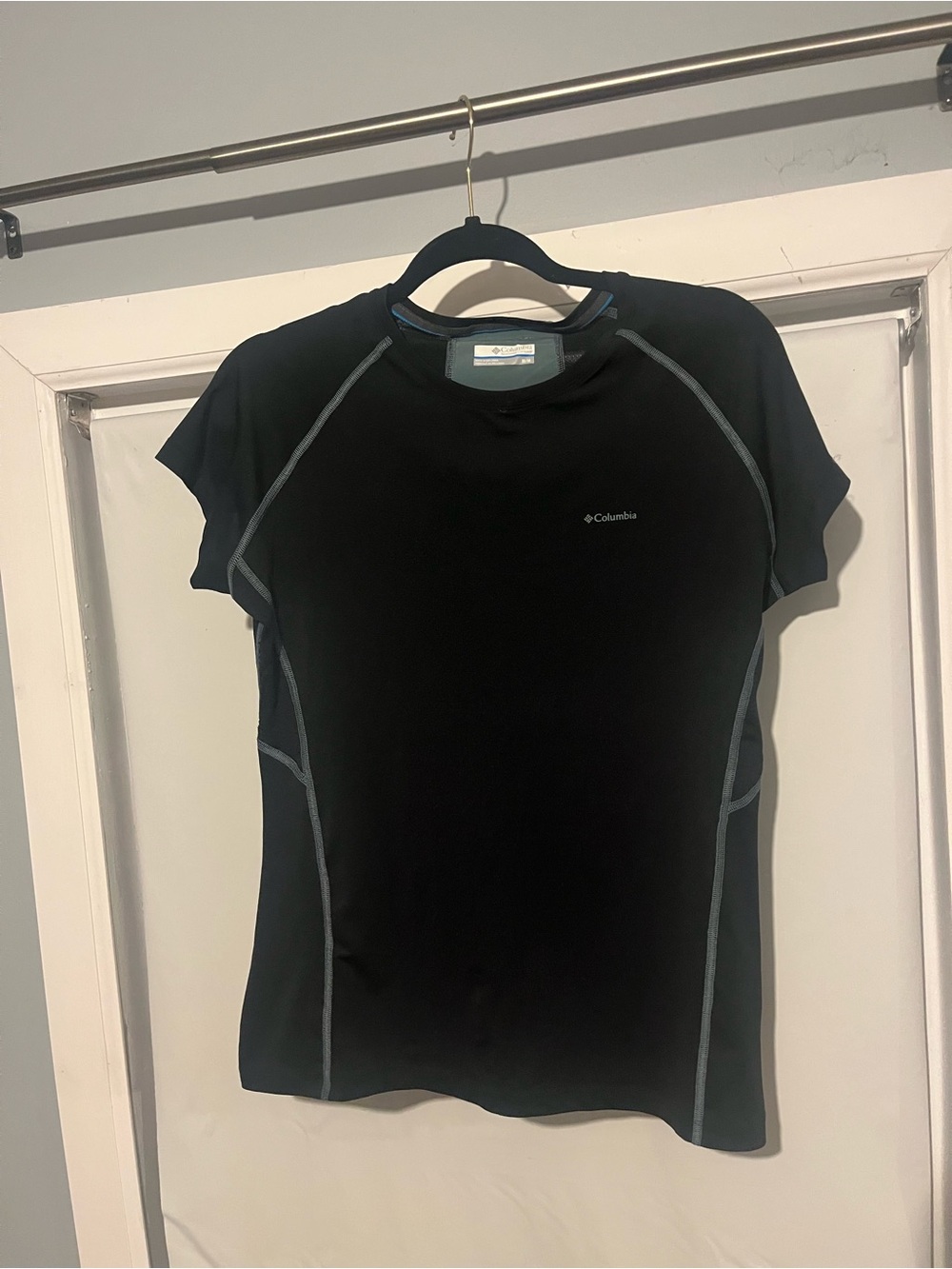 Columbia Black Active Short Sleeve Tee with Blue Trim Omni freeze size medium